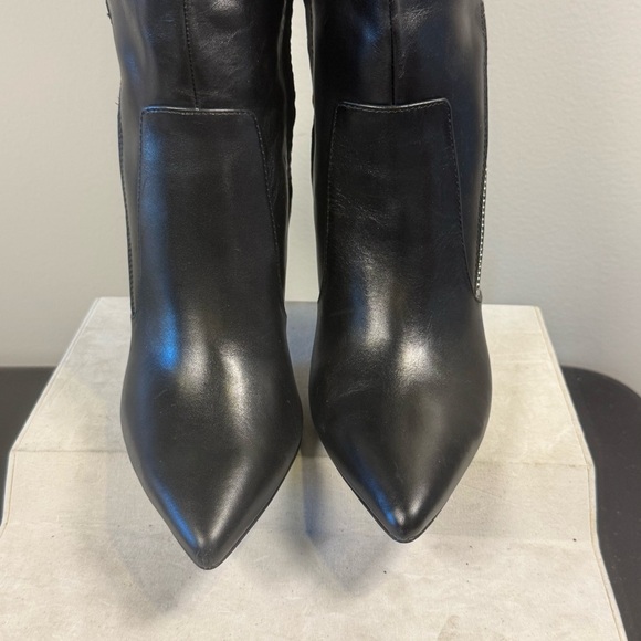 Vince Camuto
Women's Alessa Knee-High Zipper Boots, size 10, black NWOT Leather - Picture 8 of 13